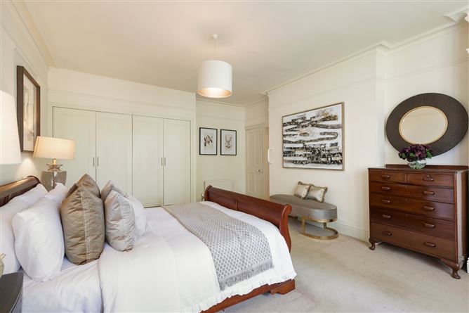 https://photos-a.propertyimages.ie/media/1/8/4/4997481/ea65e658-98dc-4c36-bffb-f61044399df8_l.jpg