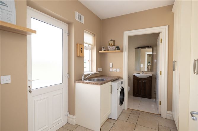 https://photos-a.propertyimages.ie/media/1/8/4/5015481/01bb1a32-acbd-4dd4-b799-f74498883988_l.jpg