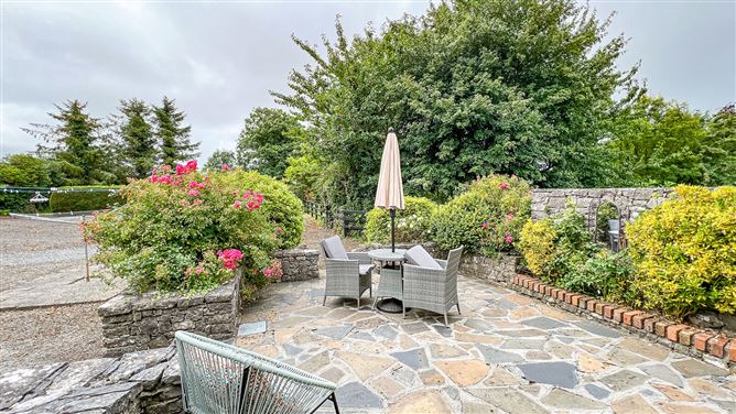 https://photos-a.propertyimages.ie/media/1/8/4/5015481/01bb1a32-acbd-4dd4-b799-f74498883988_l.jpg