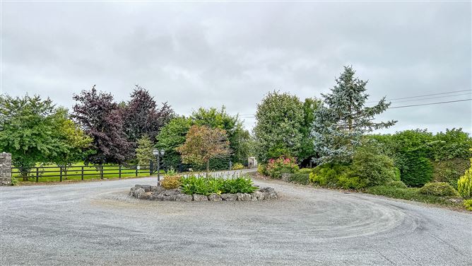 https://photos-a.propertyimages.ie/media/1/8/4/5015481/01bb1a32-acbd-4dd4-b799-f74498883988_l.jpg