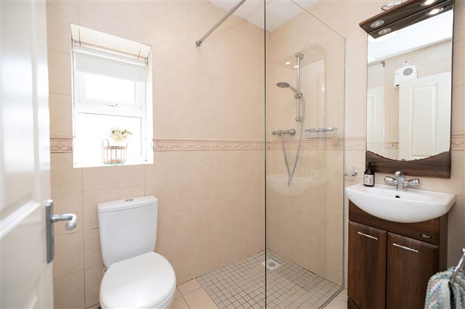 https://photos-a.propertyimages.ie/media/1/8/4/5015481/01bb1a32-acbd-4dd4-b799-f74498883988_l.jpg