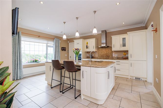 https://photos-a.propertyimages.ie/media/1/8/4/5015481/01bb1a32-acbd-4dd4-b799-f74498883988_l.jpg