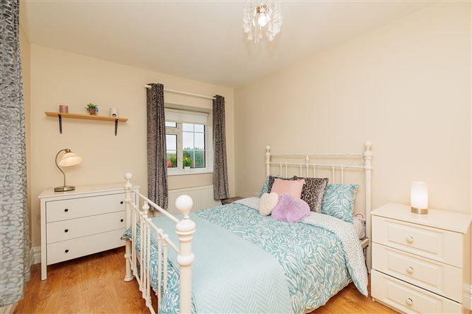 https://photos-a.propertyimages.ie/media/1/8/4/5015481/01bb1a32-acbd-4dd4-b799-f74498883988_l.jpg