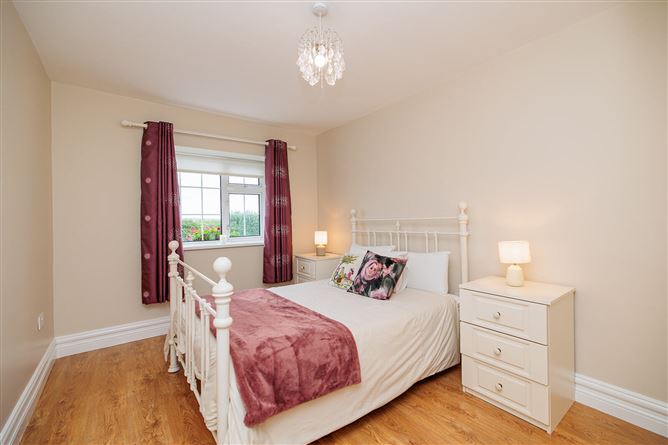 https://photos-a.propertyimages.ie/media/1/8/4/5015481/01bb1a32-acbd-4dd4-b799-f74498883988_l.jpg
