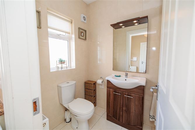 https://photos-a.propertyimages.ie/media/1/8/4/5015481/01bb1a32-acbd-4dd4-b799-f74498883988_l.jpg