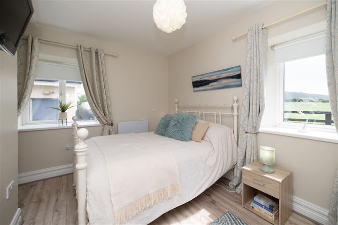 https://photos-a.propertyimages.ie/media/1/8/4/5015481/01bb1a32-acbd-4dd4-b799-f74498883988_l.jpg