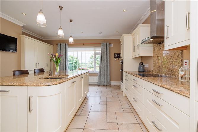 https://photos-a.propertyimages.ie/media/1/8/4/5015481/01bb1a32-acbd-4dd4-b799-f74498883988_l.jpg