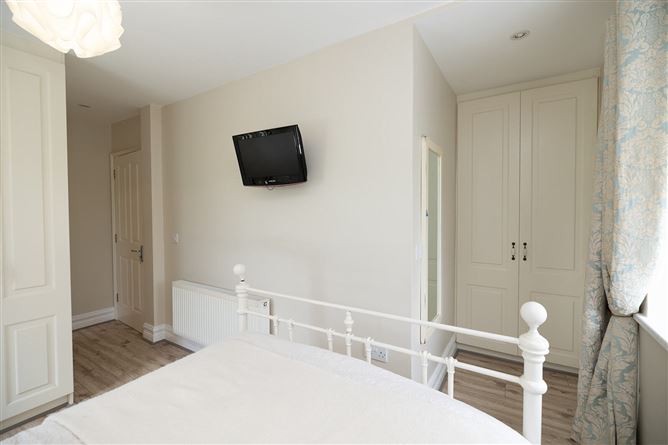 https://photos-a.propertyimages.ie/media/1/8/4/5015481/01bb1a32-acbd-4dd4-b799-f74498883988_l.jpg