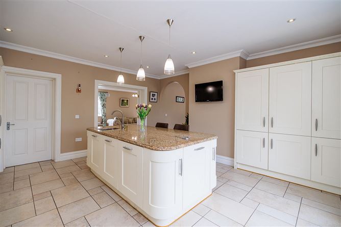 https://photos-a.propertyimages.ie/media/1/8/4/5015481/01bb1a32-acbd-4dd4-b799-f74498883988_l.jpg