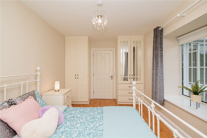 https://photos-a.propertyimages.ie/media/1/8/4/5015481/01bb1a32-acbd-4dd4-b799-f74498883988_l.jpg