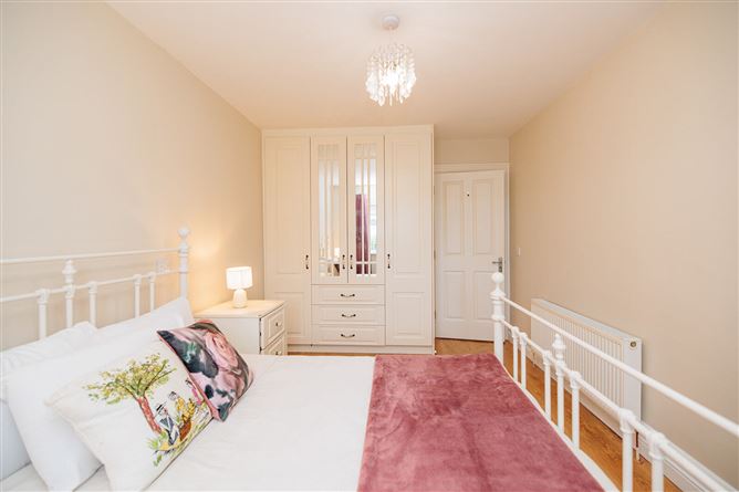 https://photos-a.propertyimages.ie/media/1/8/4/5015481/01bb1a32-acbd-4dd4-b799-f74498883988_l.jpg