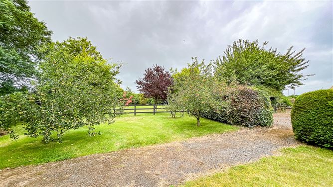 https://photos-a.propertyimages.ie/media/1/8/4/5015481/01bb1a32-acbd-4dd4-b799-f74498883988_l.jpg