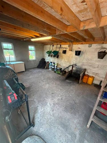 https://photos-a.propertyimages.ie/media/1/8/4/5015481/01bb1a32-acbd-4dd4-b799-f74498883988_l.jpg
