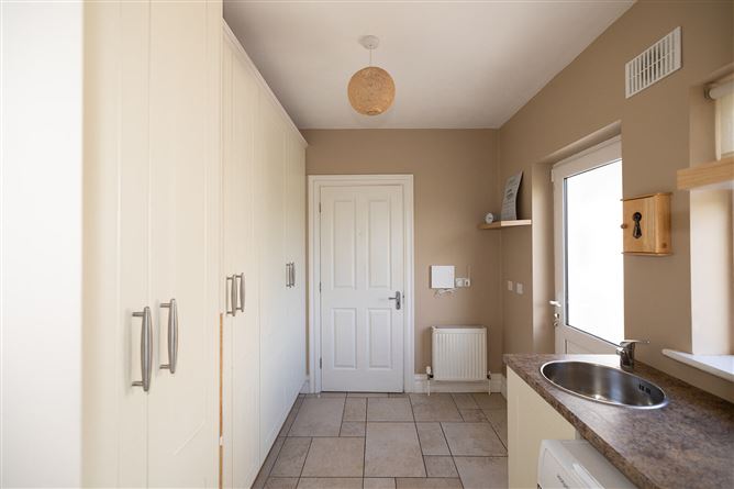 https://photos-a.propertyimages.ie/media/1/8/4/5015481/01bb1a32-acbd-4dd4-b799-f74498883988_l.jpg