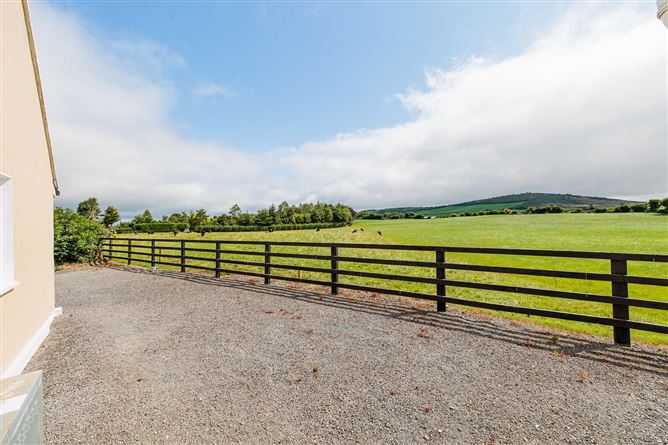 https://photos-a.propertyimages.ie/media/1/8/4/5015481/01bb1a32-acbd-4dd4-b799-f74498883988_l.jpg