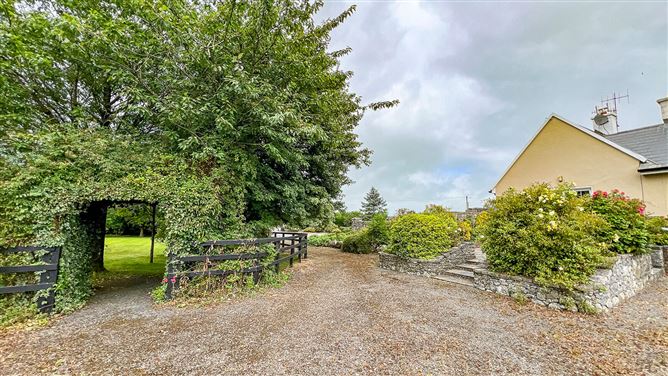 https://photos-a.propertyimages.ie/media/1/8/4/5015481/01bb1a32-acbd-4dd4-b799-f74498883988_l.jpg