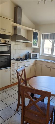 https://photos-a.propertyimages.ie/media/1/8/5/4931581/dde6ce96-5f37-4469-99d6-c1d3c44c9d87_l.jpg