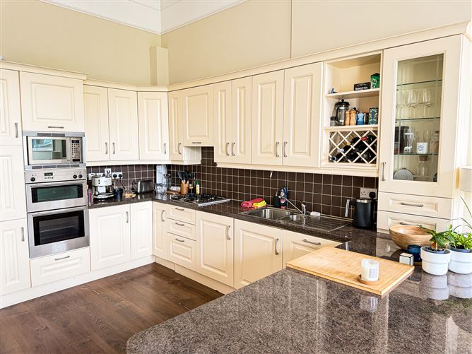 10 Marlfield House, Cabinteely, Dublin 18