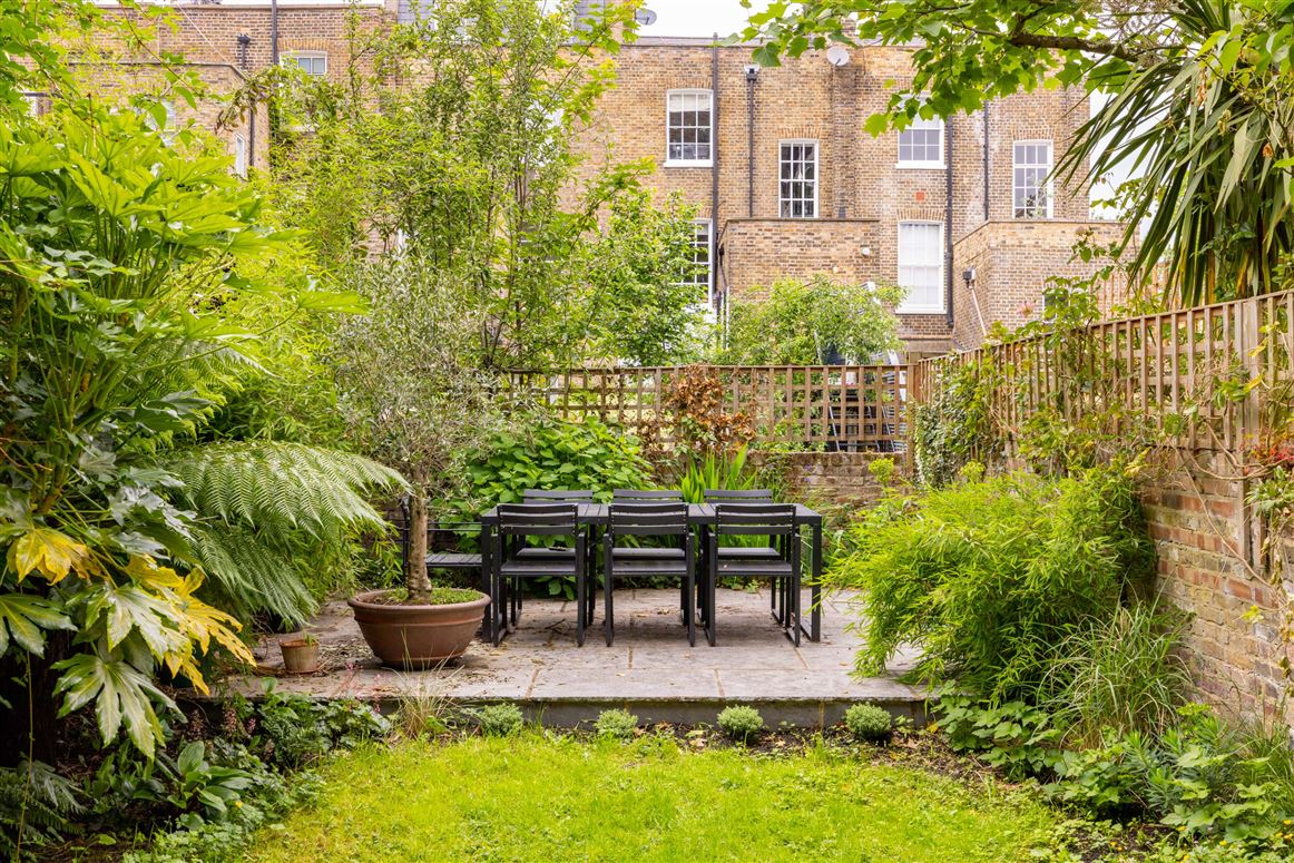As the Garden Grows, Vacation Rental in Greater London, England, London, Greater London