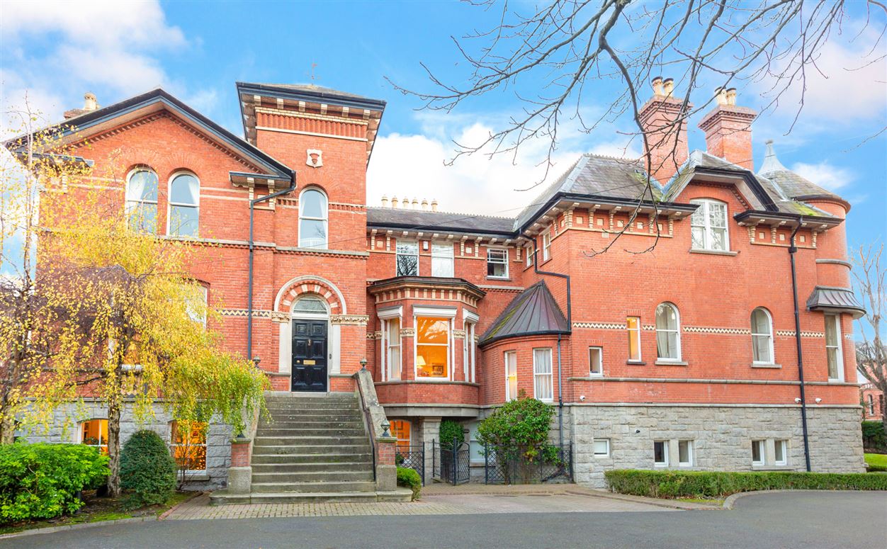10/11 Raglan Court, Raglan Road, Dublin 4