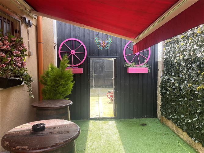 Monivea Village, Monivea, Co.Galway