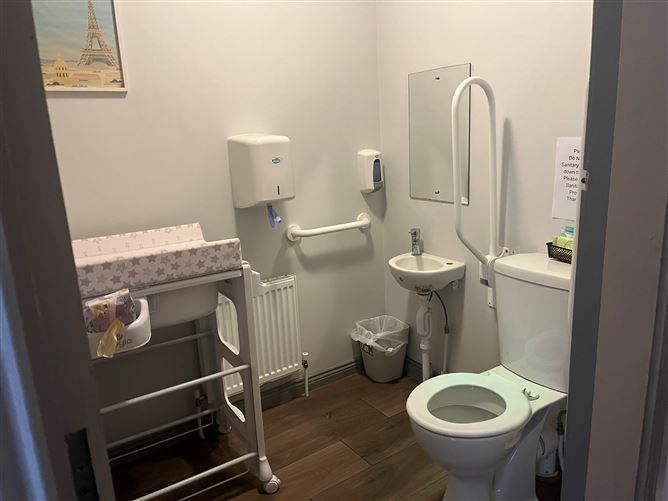 Monivea Village, Monivea, Co.Galway