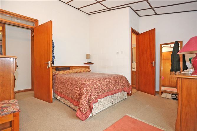 16 Tullyglass Hill, Shannon, Co. Clare