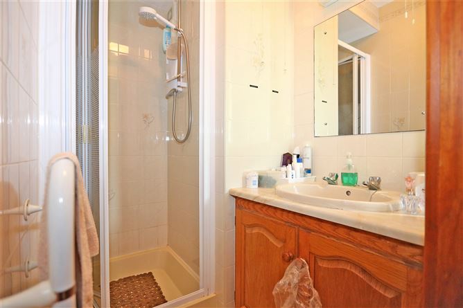 16 Tullyglass Hill, Shannon, Co. Clare