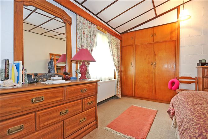 16 Tullyglass Hill, Shannon, Co. Clare