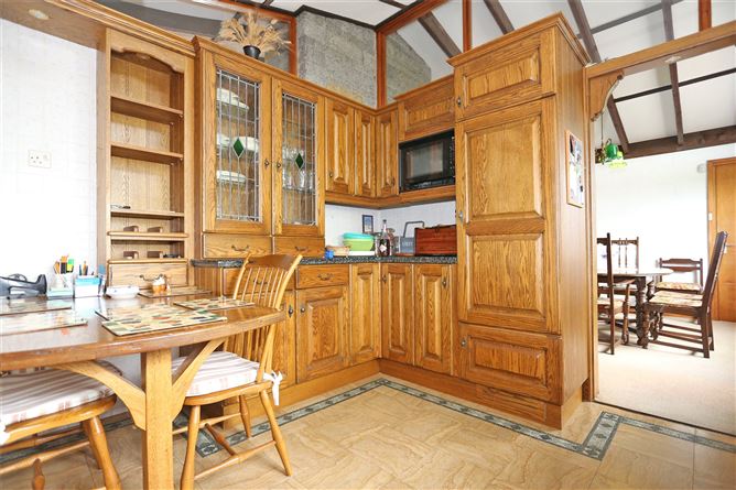 16 Tullyglass Hill, Shannon, Co. Clare