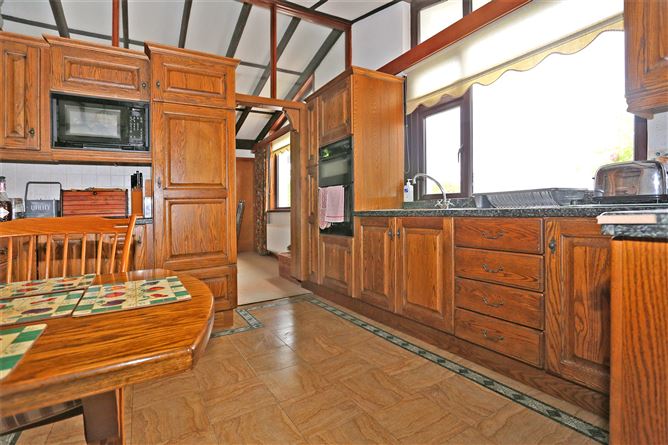 16 Tullyglass Hill, Shannon, Co. Clare