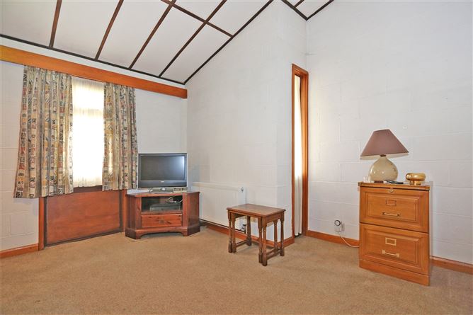 16 Tullyglass Hill, Shannon, Co. Clare