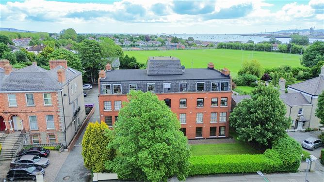 https://photos-a.propertyimages.ie/media/1/8/8/5005881/cb2db793-8232-4b22-8dbf-81a2bc975557_l.jpeg