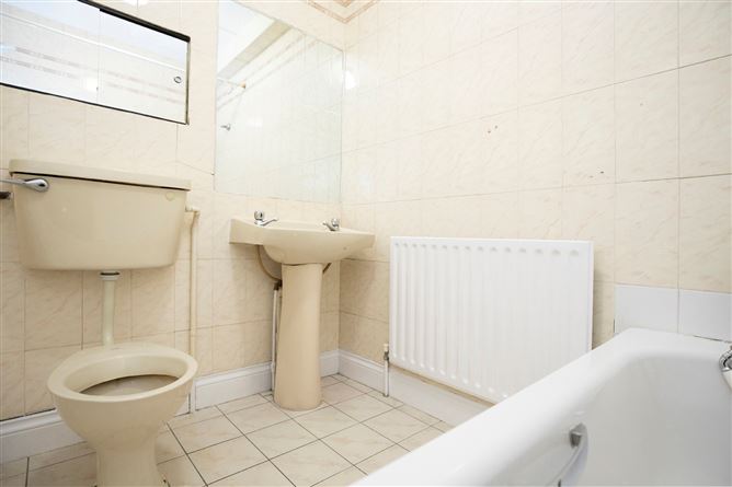 https://photos-a.propertyimages.ie/media/1/8/8/5005881/cb2db793-8232-4b22-8dbf-81a2bc975557_l.jpeg