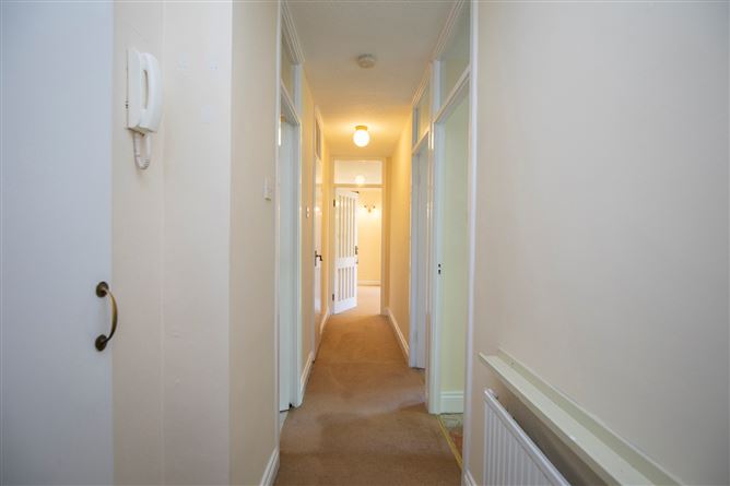 https://photos-a.propertyimages.ie/media/1/8/8/5005881/cb2db793-8232-4b22-8dbf-81a2bc975557_l.jpeg