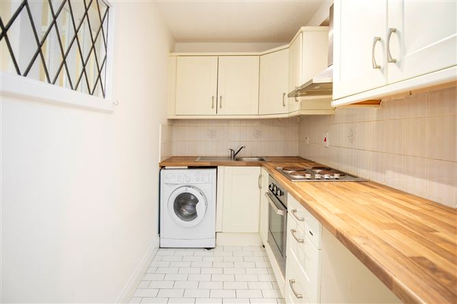 https://photos-a.propertyimages.ie/media/1/8/8/5005881/cb2db793-8232-4b22-8dbf-81a2bc975557_l.jpeg