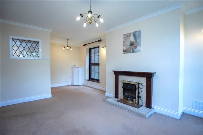 https://photos-a.propertyimages.ie/media/1/8/8/5005881/cb2db793-8232-4b22-8dbf-81a2bc975557_l.jpeg