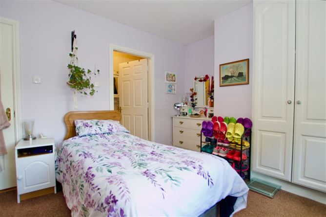 6 The Barony, Elphin Street, Strokestown, Co. Roscommon