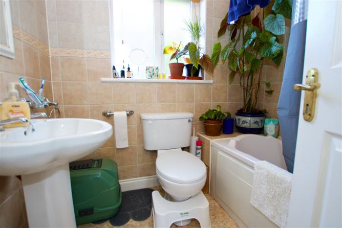 6 The Barony, Elphin Street, Strokestown, Co. Roscommon