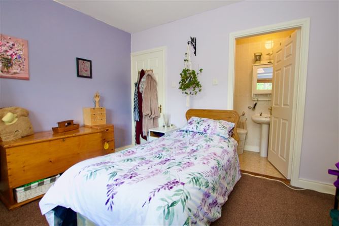 6 The Barony, Elphin Street, Strokestown, Co. Roscommon