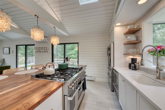 Photo 7 of 10 — Saltwater and Pines,East Hampton,New York,USA