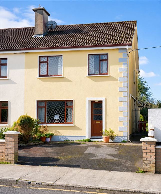 10 Greenfields Road, Newcastle, Galway