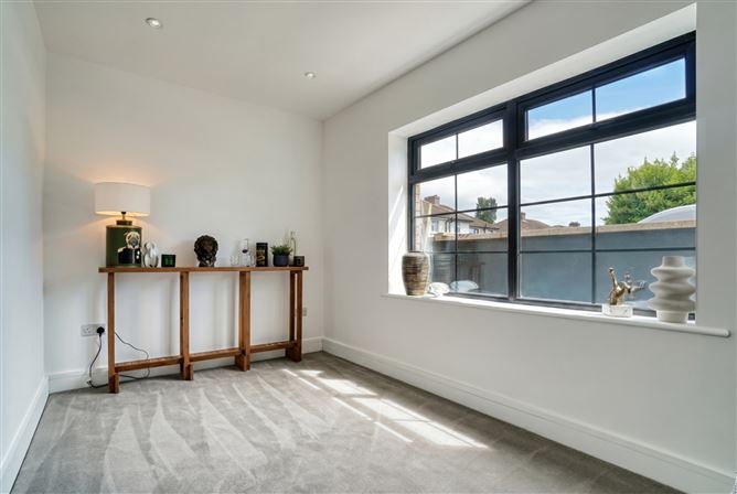 Photo 11 of 22 — 1A Sweetbriar Lane, Kilmacud, Dublin 14