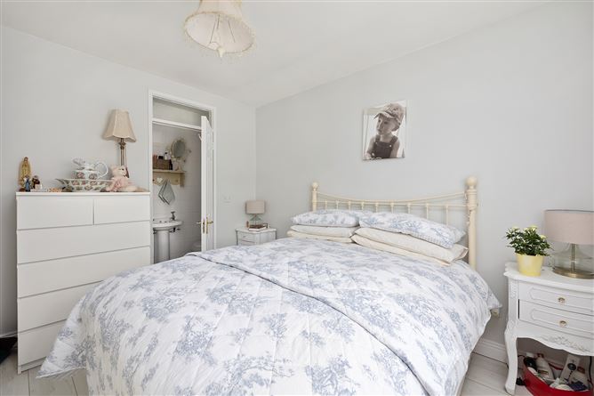 Photo 11 of 23 — 22 Derrybeg, Edenderry, Offaly