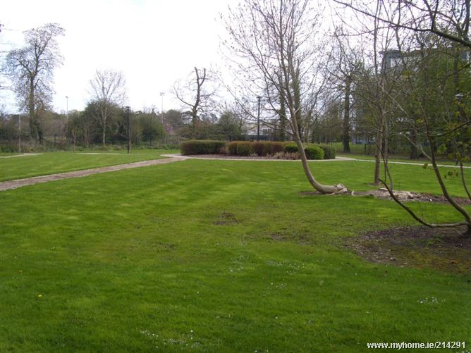 Photo 6 of 7 —  THE SQUARE, LARCHILL, Santry,  Dublin 9