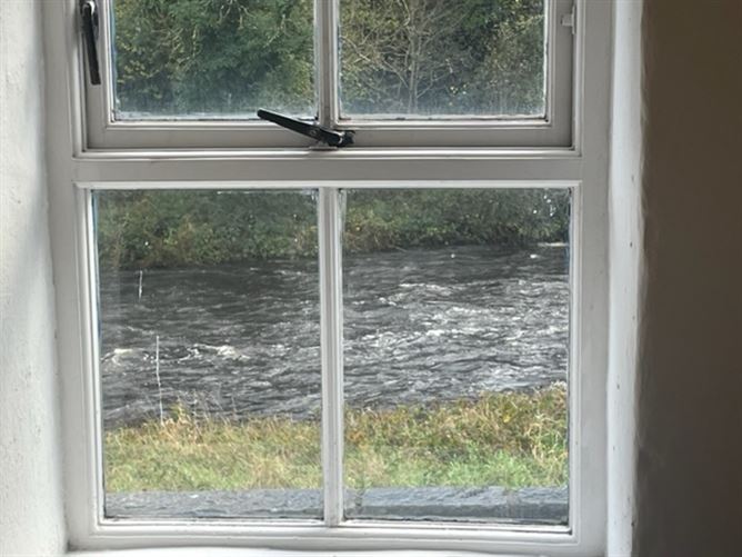12 Riverview Terrace, Ennistymon, Clare