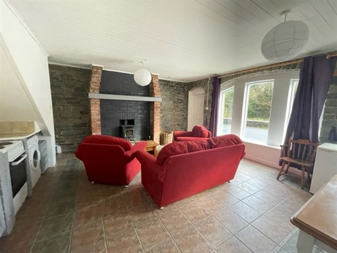 12 Riverview Terrace, Ennistymon, Clare
