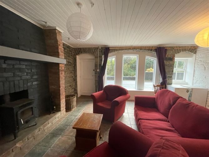 12 Riverview Terrace, Ennistymon, Clare