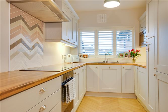 4 Castle Court, Whitehall Road, Churchtown, Dublin 14