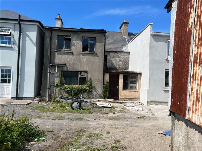 4 Dunnes Terrace, Patrick Street, Mountrath, Co. Laois